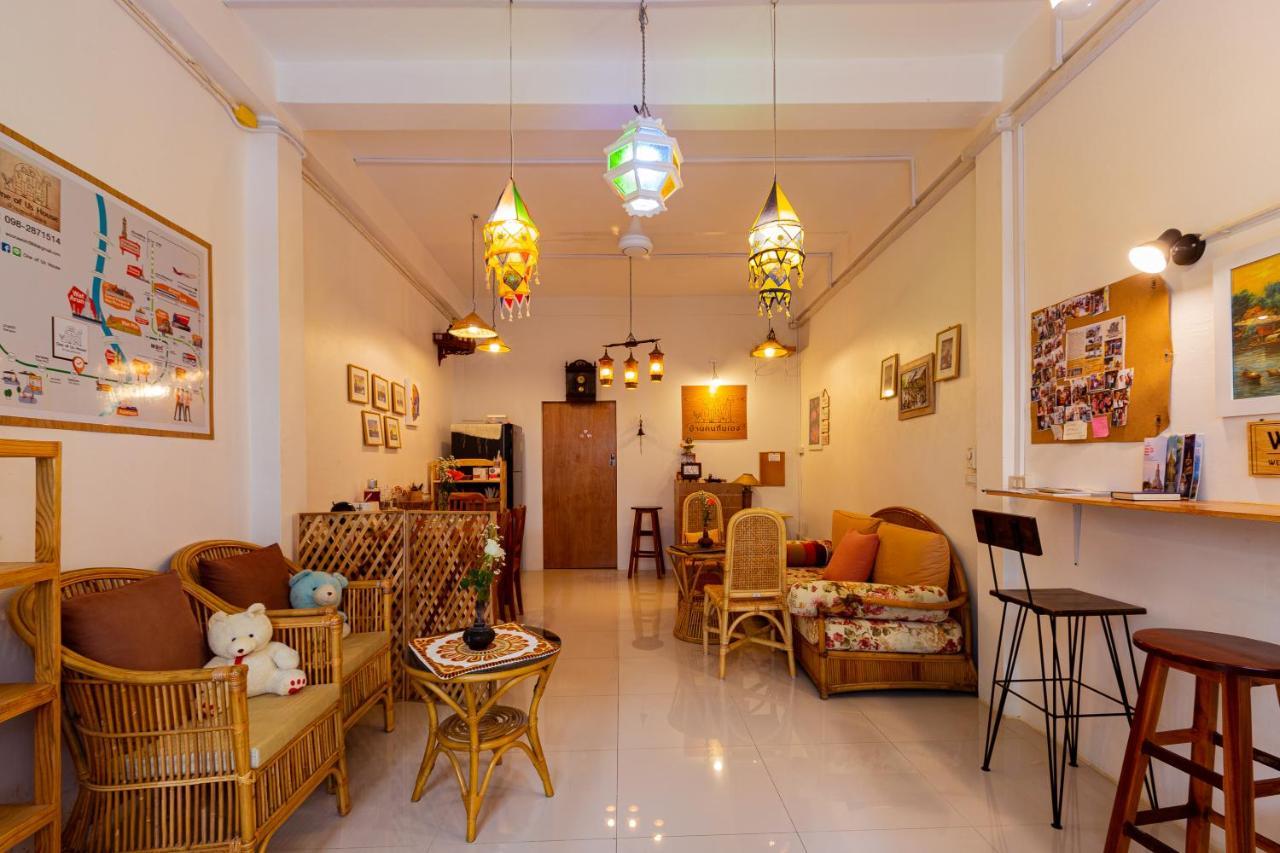 Ostello One Of Us House Bangkok Esterno foto